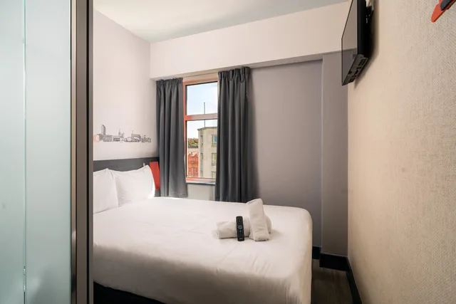 غرفة قياسية بسرير مزدوج، easyHotel Sheffield City Centre 3/8