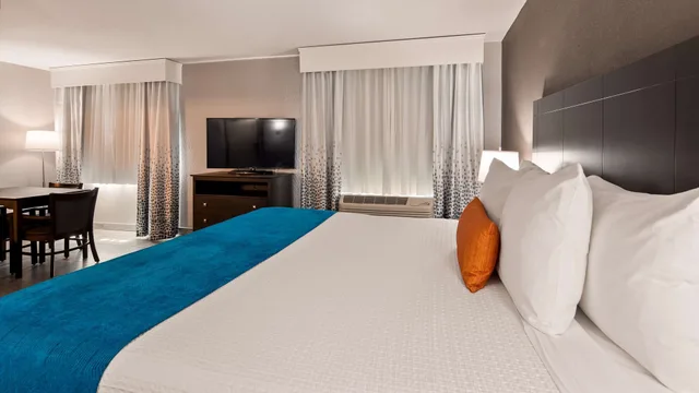 غرفة قياسية ركنية بسرير كينج بمطبخ صغير، Best Western Plus Sun Canyon 7/10