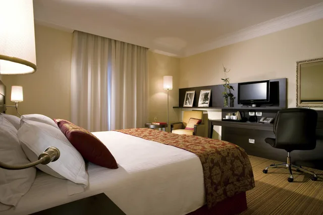 غرفة بسرير كينج، Courtyard By Marriott Rome Central Park 4/5