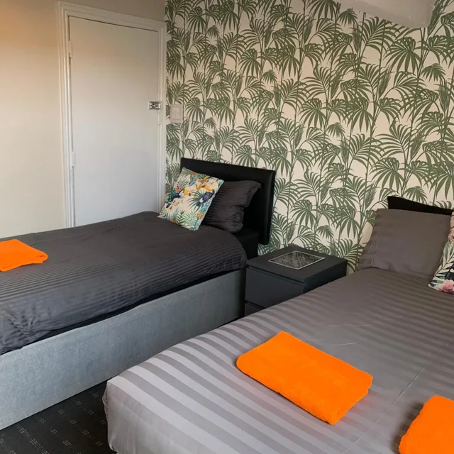 جناح، Tropics Beach Hotel 4/6
