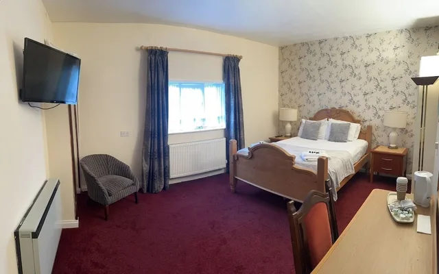 Deluxe, Double Bed, The Rose and Crown Hotel 5/10