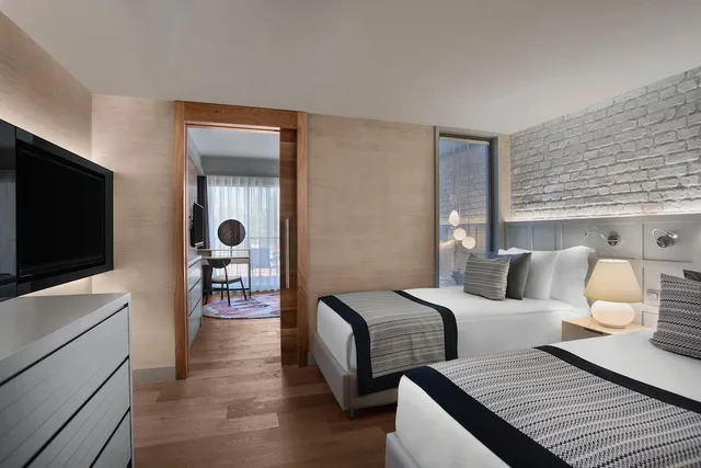 Family, Queen and Twin Beds, Lateral Side Sea View، Acanthus and Cennet Barut Collection 5/7