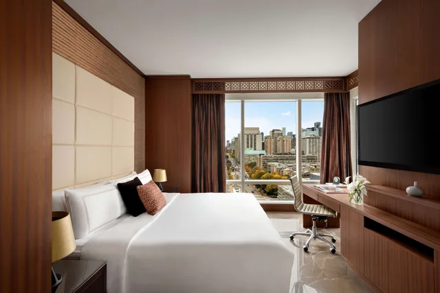 غرفة بريميير بسرير كينج بإطلالة، Shangri-La Toronto 2/4