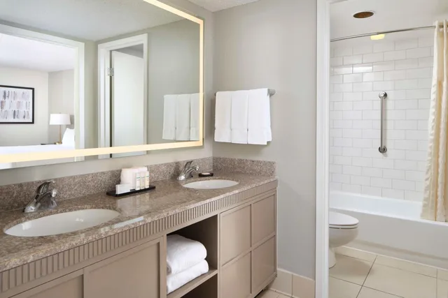 Suite, Queen Bed, Partial Ocean View, Corner, Embassy Suites By Hilton Myrtle Beach Oceanfront Resort 5/5