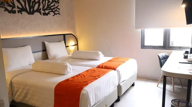 غرفة سوبيريور بسريرين منفصلين، Front One Gosyen Hotel Salatiga 3/7