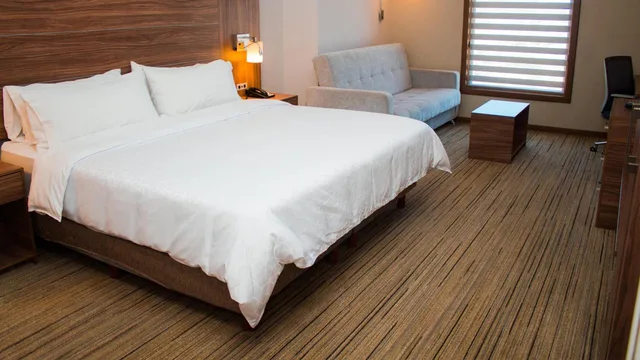 جناح، Holiday Inn Express Guaymas 6/10