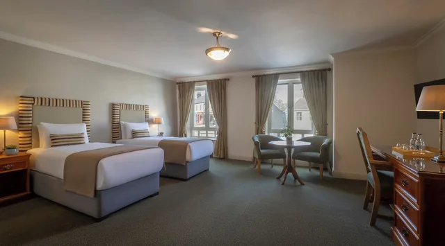 غرفة سوبيريور بسريرين منفصلين، Bracken Court Hotel 1/1