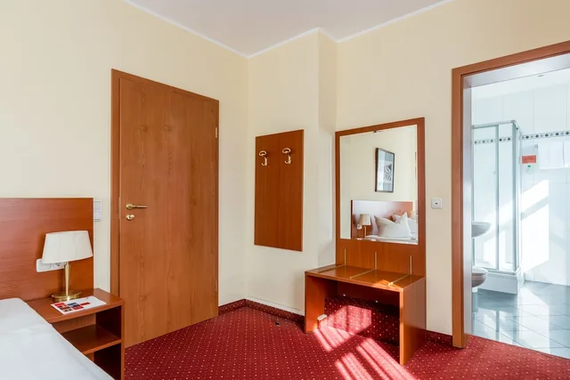 غرفة قياسية بسريرين منفصلين، Azimut Hotel Dresden 7/7
