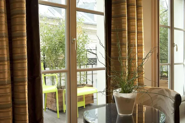 غرفة ديلوكس ثلاثية بسرير مزدوج مع أريكة، Hotel Le Petit Paris 5/5