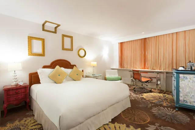 Deluxe, Double or Twin Bed, with Extra Bed, The Luxe Manor Hotel 4/8