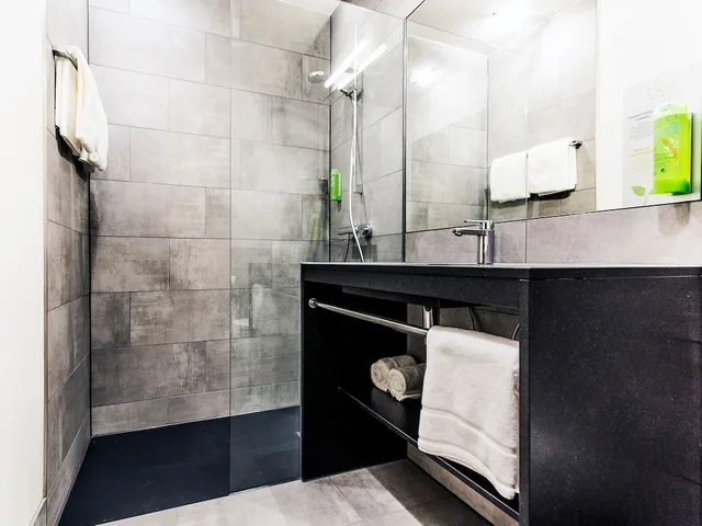 غرفة بسرير مزدوج، RiKu HOTEL Ulm 4/6