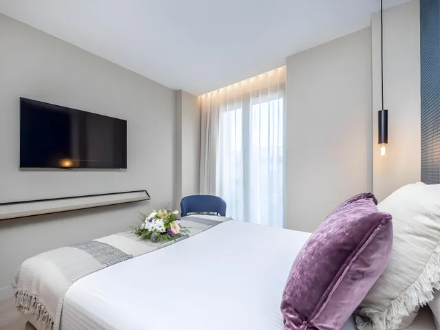 Interior, Single, 2 Double Beds، ARCELON HOTEL 2/2