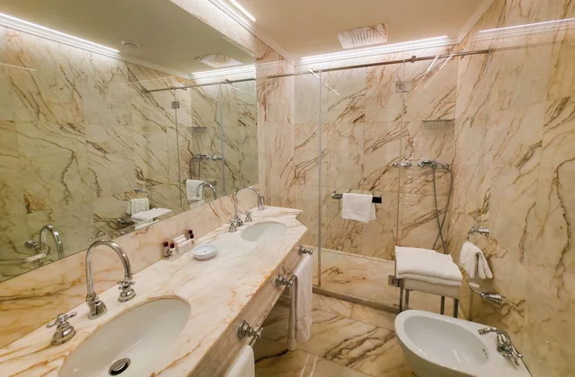 Master, Suite, Queen Bed, Sofa، Al Duca Venezia 9/10