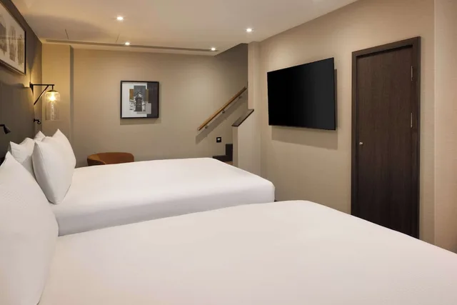 جناح بسريرين مزدوجين مع أريكة، DoubleTree by Hilton London Victoria 3/10