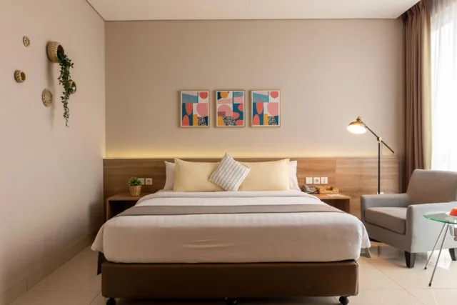 Junior Suite, Queen Bed, Sunday Hotel Antero Jababek 1/2