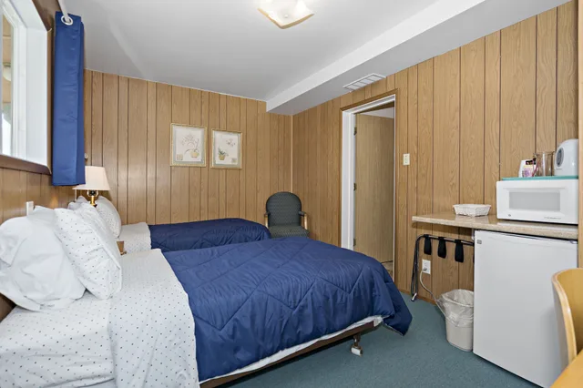 غرفة أساسية بسريرين منفصلين بإطلالة على الحديقة، Talkeetna Inn 1/5