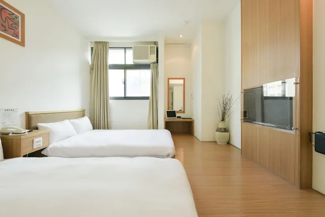 Deluxe, Quadruple, 2 Double Beds, Raise Hotel Taichung 3/6