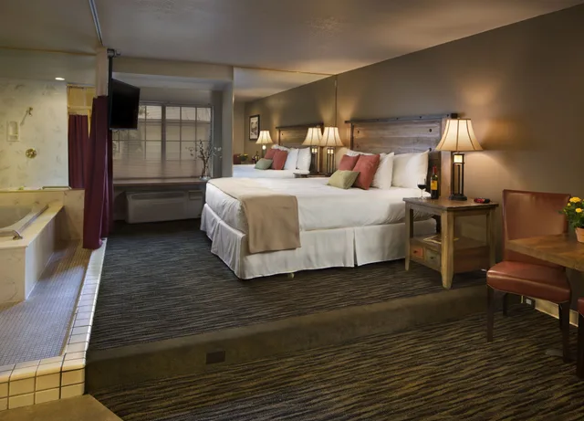 Spa, Deluxe, King Bed، Postmarc Hotel And Spa Suites 9/10