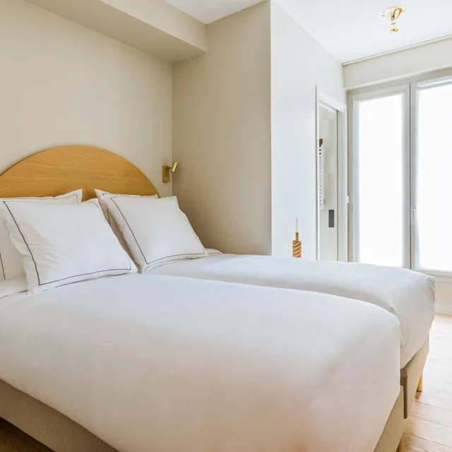 غرفة قياسية بسرير كينج، Hotel Ami - Orso Hotels 1/9