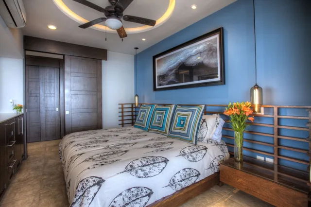 Suite, King Bed, Ocean Front, Corner، Signature by Pinnacle 1/2