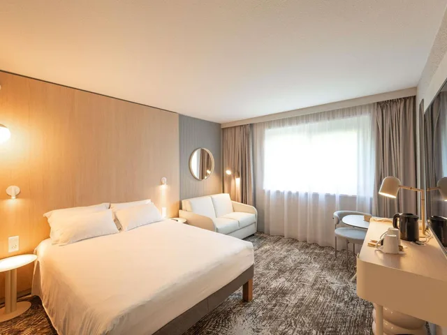 غرفة سوبيريور مفردة بسرير كوين مع أريكة، Novotel Macon Nord 10/17