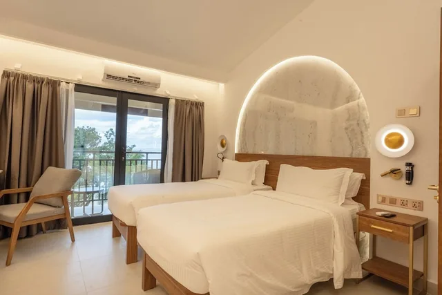 Signature, Ocean, Classic, King Bed، Coral Strand Smart Choice 2/8