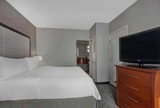 جناح بسريرين مزدوجين وسرير كينج بغرفتي نوم مع أريكة، Homewood Suites By Hilton Chicago Lincolnshire 4/9