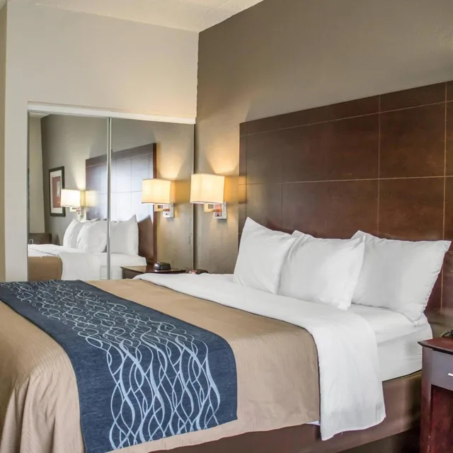 غرفة قياسية بسرير كينج، Comfort Inn Sandusky 2/6