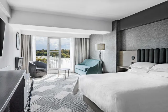 Room, King Bed, with View, Sofa, Balcony, Sheraton Fallsview Hotel 1/3