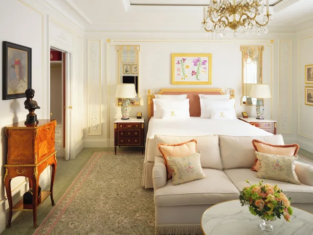 غرفة غراند ديلوكس بسرير كينج، RITZ LONDON 4/10