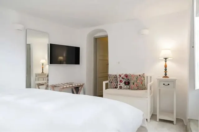 Cave, Classic, Queen Bed, Sea View، Iconic Santorini 1/2