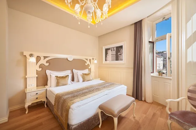 غرفة سوبيريور بسرير كينج وسرير فردي بإطلالة على المدينة، Piazza Heritage Hotel 4/8
