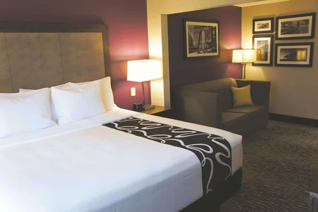 Executive, King Bed, Sofa, La Quinta Inn and Suites by Wyndham Kennesaw 7/8