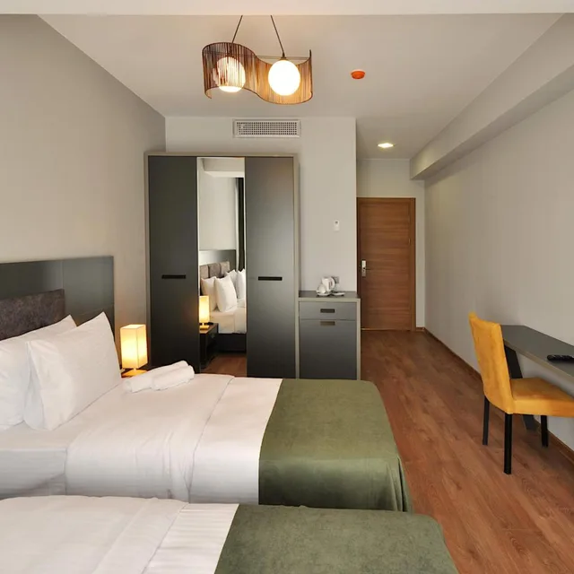 Deluxe, Double or Twin Bed, Balcony, Jazz Hotel 6/8
