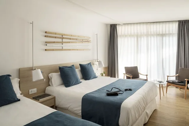 Design, Quadruple, Queen and Twin Beds، Aqua Hotel Onabrava 1/4
