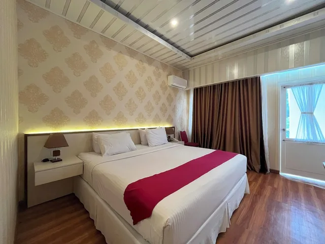 Superior, Queen Bed, Grand Tamaro Hotel Parapat 1/8