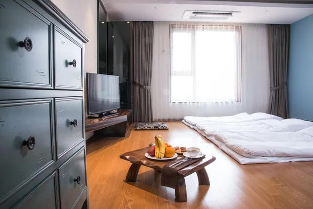 Ondol, Style, 3 Futon Beds، Hotel Leo 2/3