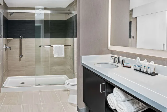 جناح استوديو بسرير كينج مع أريكة، Embassy Suites By Hilton Houston West - Katy 1/1
