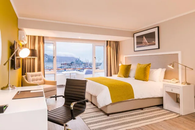 غرفة ديلوكس بسرير مزدوج أو سريرين منفصلين بشرفة، Simon's Town Quayside Hotel 8/10