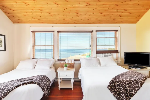 Tropical, Suite, 1 Queen and 2 Double Beds، The Palms Hotel Fire Island 4/4