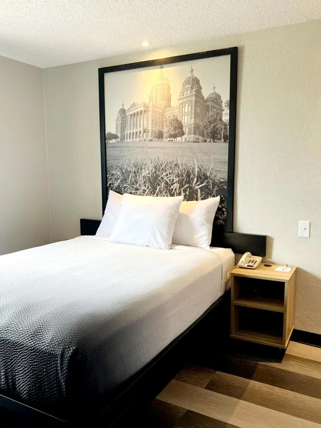 غرفة بسرير كوين لذوي الإعاقة، Super 8 by Wyndham Cedar Rapids 1/4