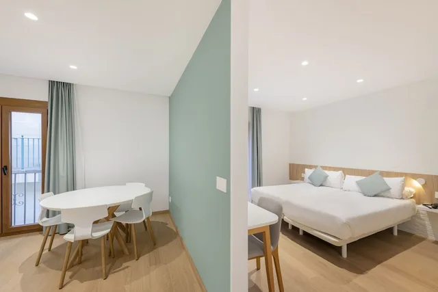 Roof Top, Studio, Queen Bed, Sofa, Pool Access، Odyssey Rooms Alicante 2/5