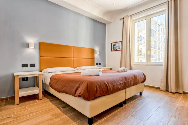 Standard, King Bed, B And B Giacomino 1/3