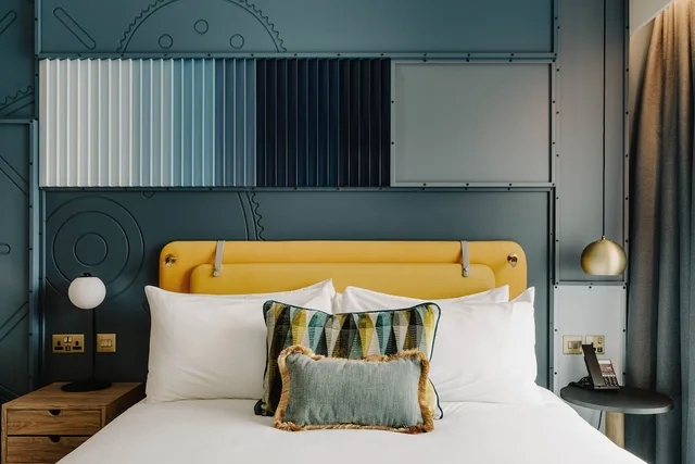 غرفة ديلوكس بسرير كوين، The Halyard Liverpool, Vignette Collection 5/7