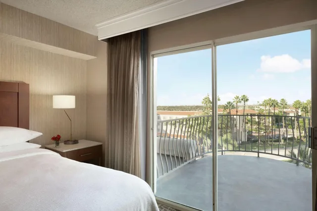 جناح بسرير كينج بشرفة بغرفتين، Embassy Suites By Hilton Santa Ana Orange County Airport 2/3