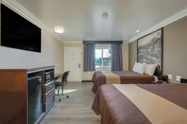 غرفة كومفورت بسريرين كوين للمدخنين، Hotel Seville 1/6