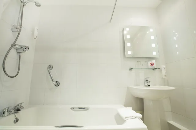 غرفة كبيرة بسرير كينج، Normandy Hotel 8/9