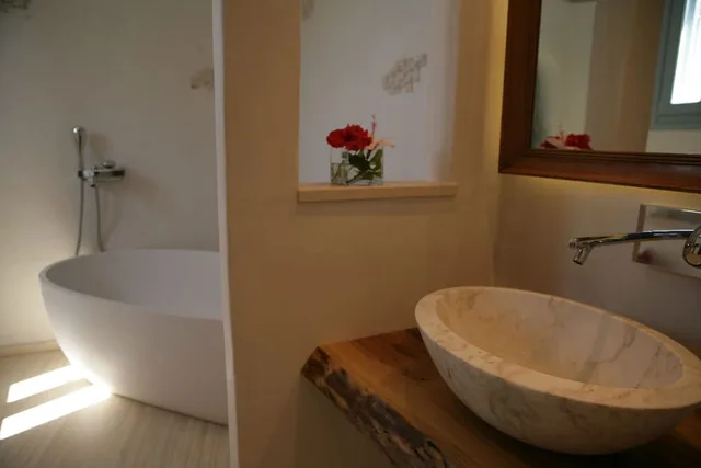 Suite, King Bed, Water Front, Jetted Tub, Main Building، Belvedere Waterfront Villa and Suites 3/3