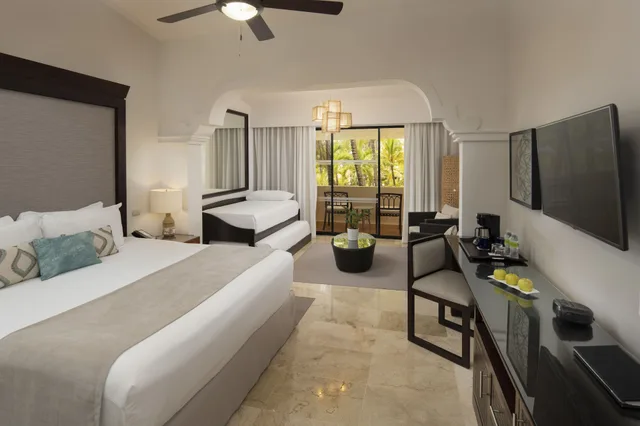 Family, King Bed, 2 Trundle Beds، Melia Caribe Beach Resort - All Inclusive 3/8