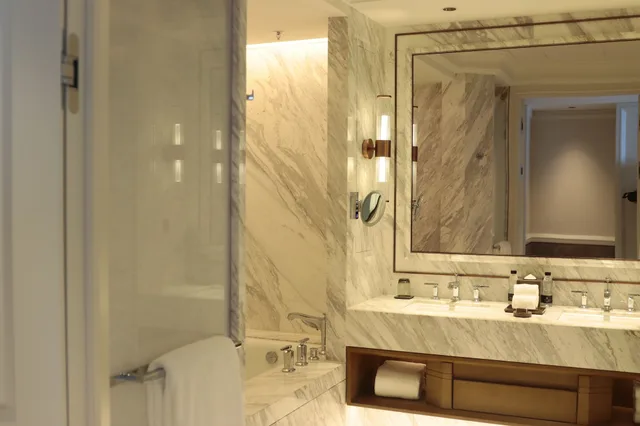 غرفة بريميير بسريرين منفصلين بإطلالة على النهر، The Ritz-Carlton, Harbin 4/5